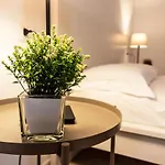 Le Dimore Di Mariuccia Relax & بيت ضيافة Monte SantʼAngelo
